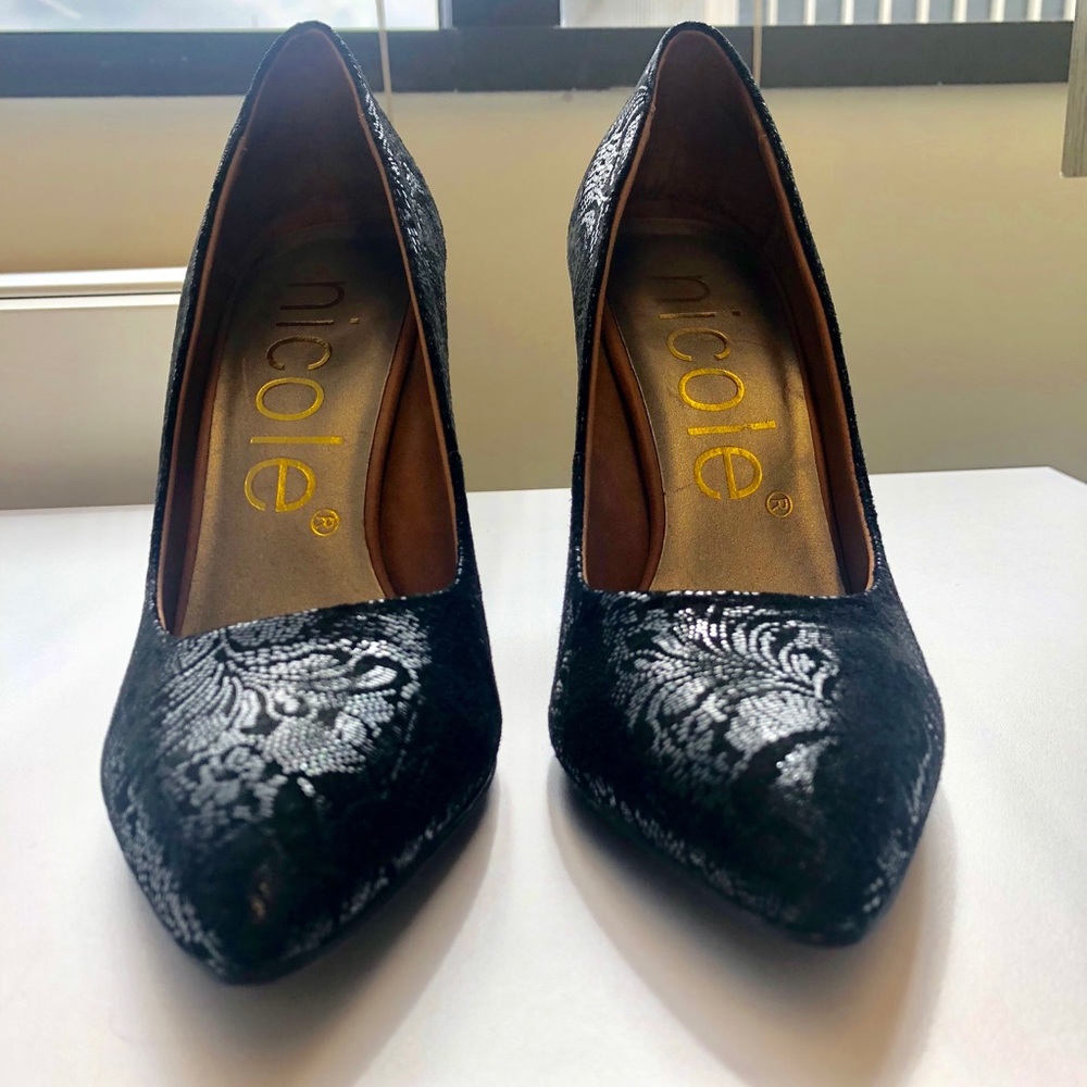 Nicole black pumps